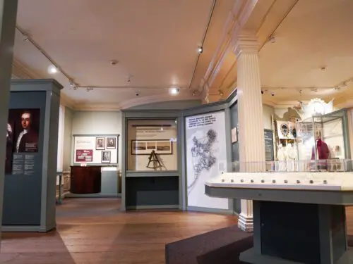 Exhibits
Old State House
Colony to Commonwealth