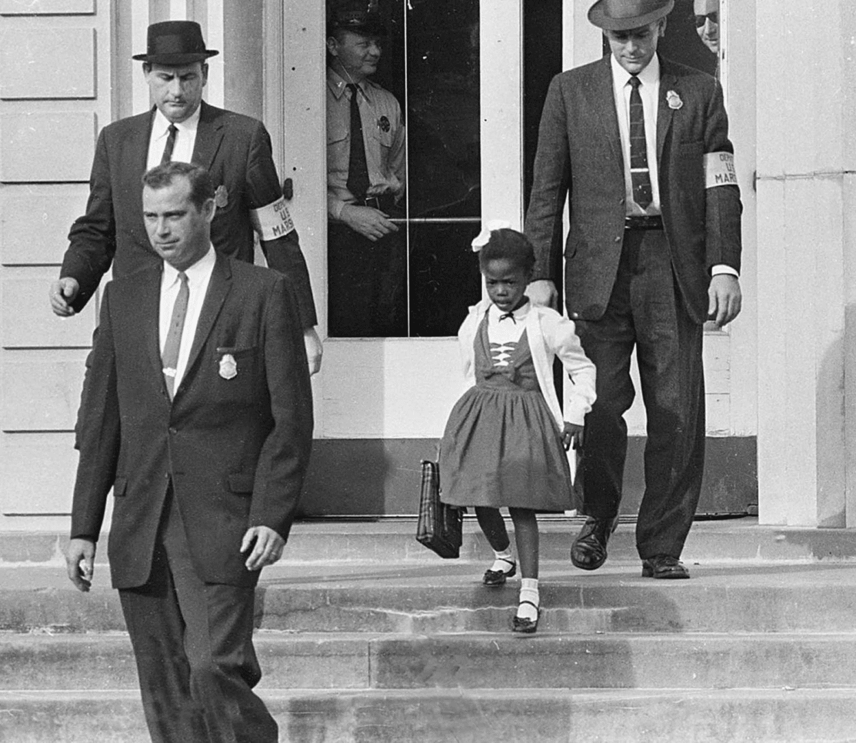U.S. MARSHALS WITH YOUNG RUBY BRIDGES ON SCHOOL STEPS